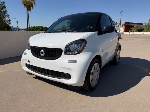 Used 2016 smart fortwo pure RWD image 4