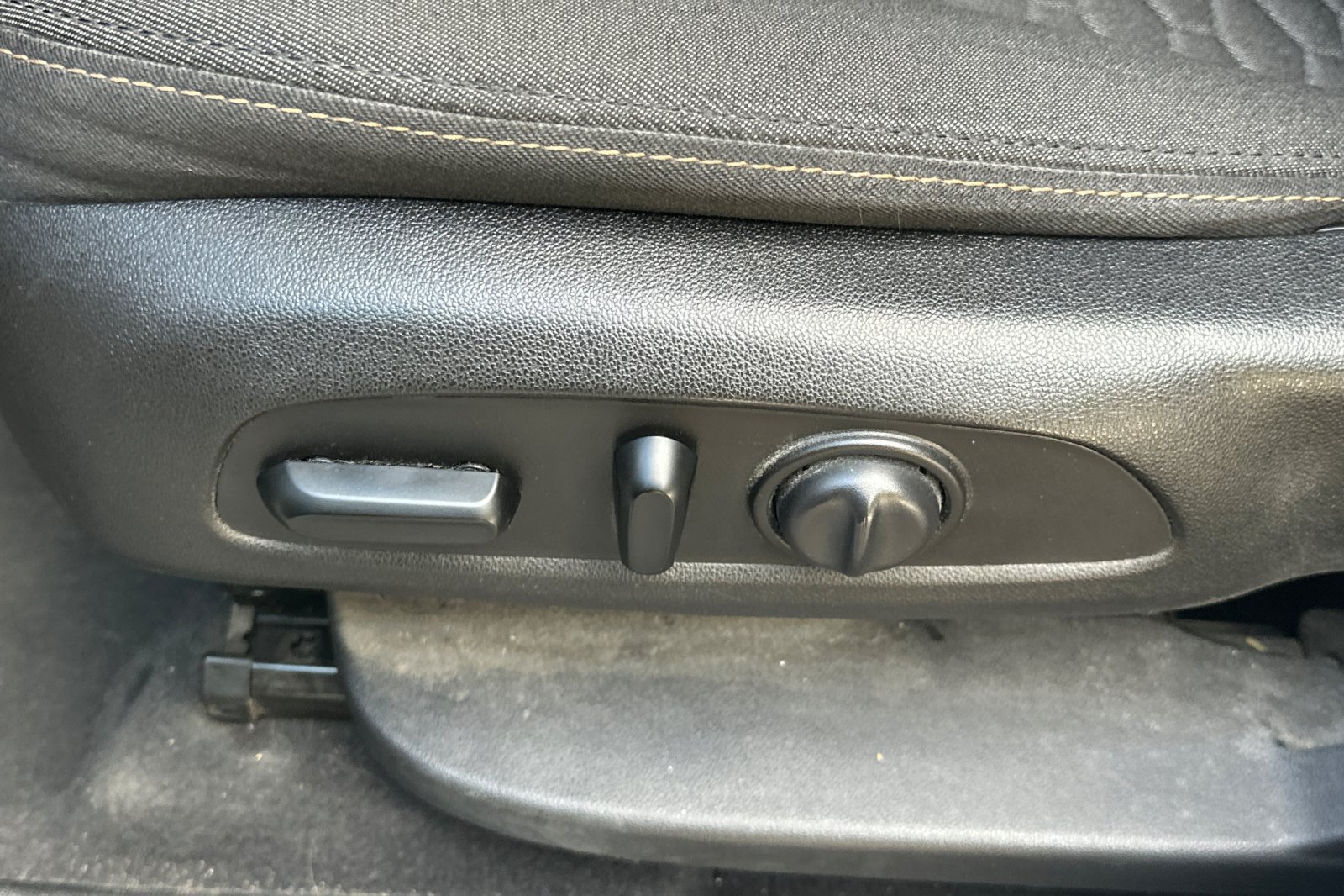 Used 2019 Chevrolet Equinox LT FWD image 14