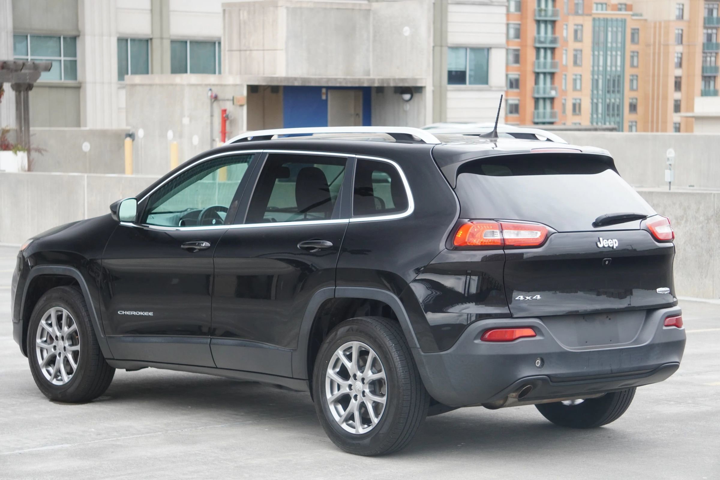 Used 2018 Jeep Cherokee Latitude Plus w/ Cold Weather Group image 20
