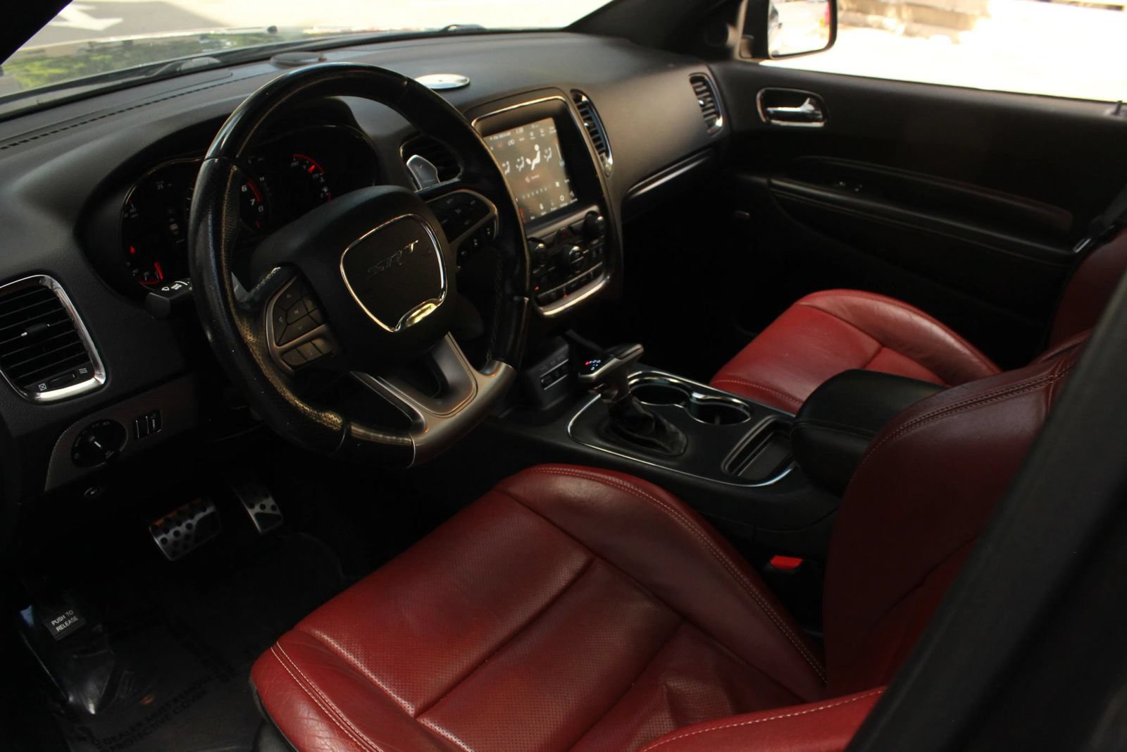 Used 2018 Dodge Durango SRT w/ Technology Group AWD/4WD image 13