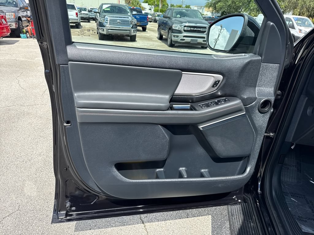 Used 2025 Ford Expedition Active RWD image 14