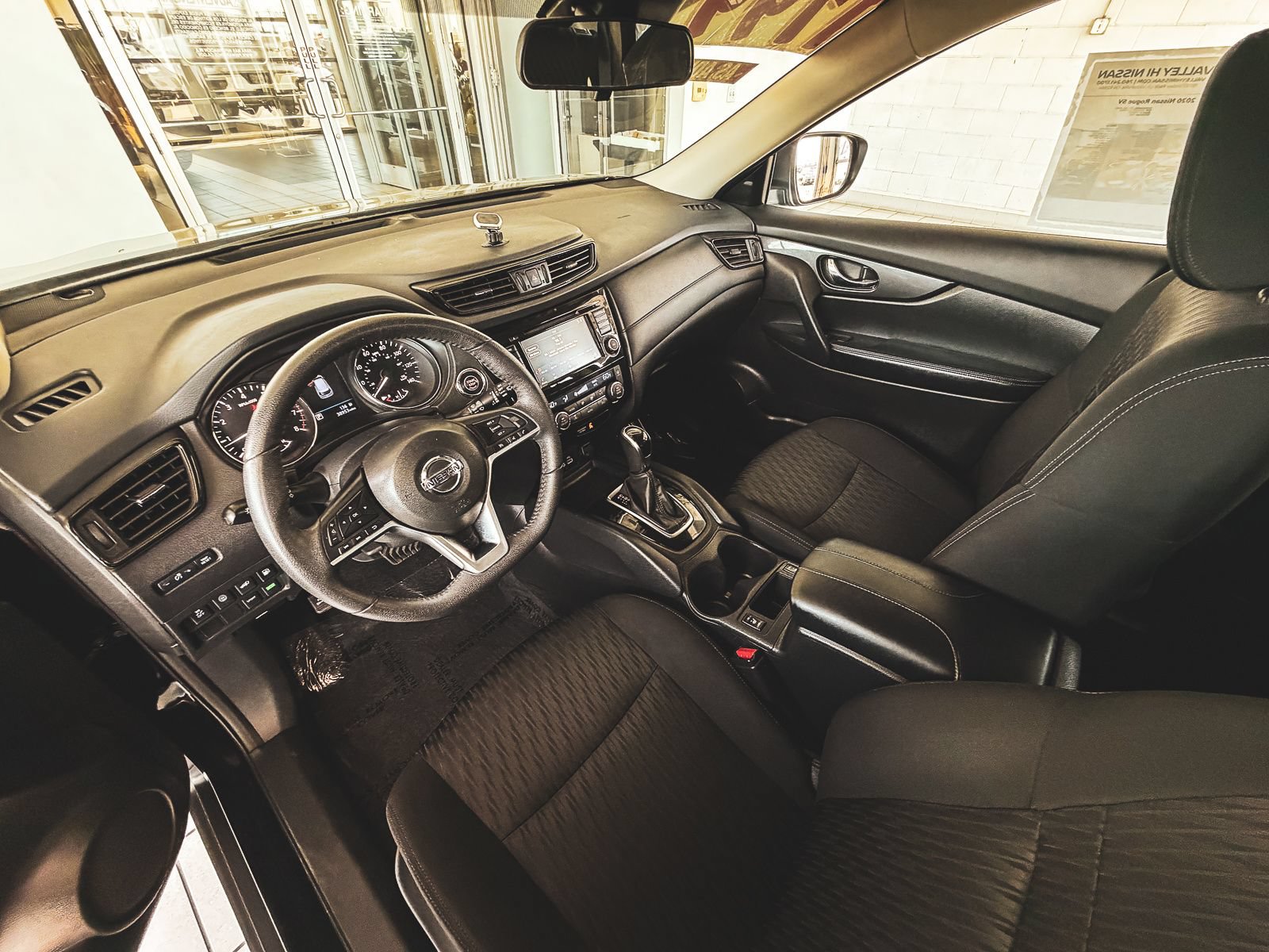 Used 2020 Nissan Rogue SV FWD image 16