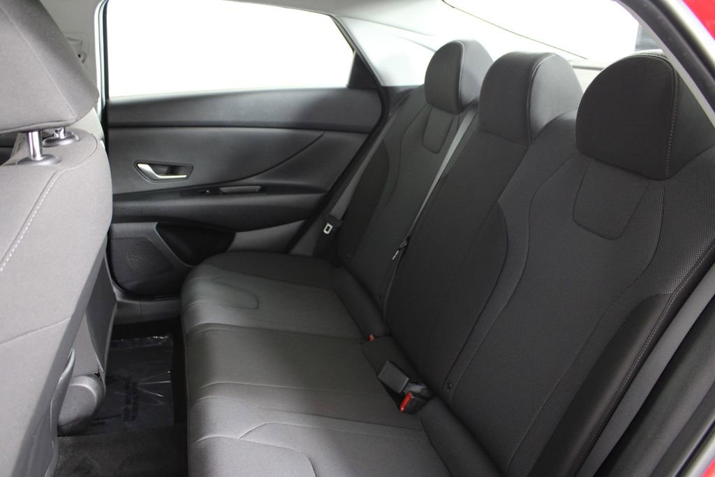 Used 2023 Hyundai Elantra SE FWD image 21