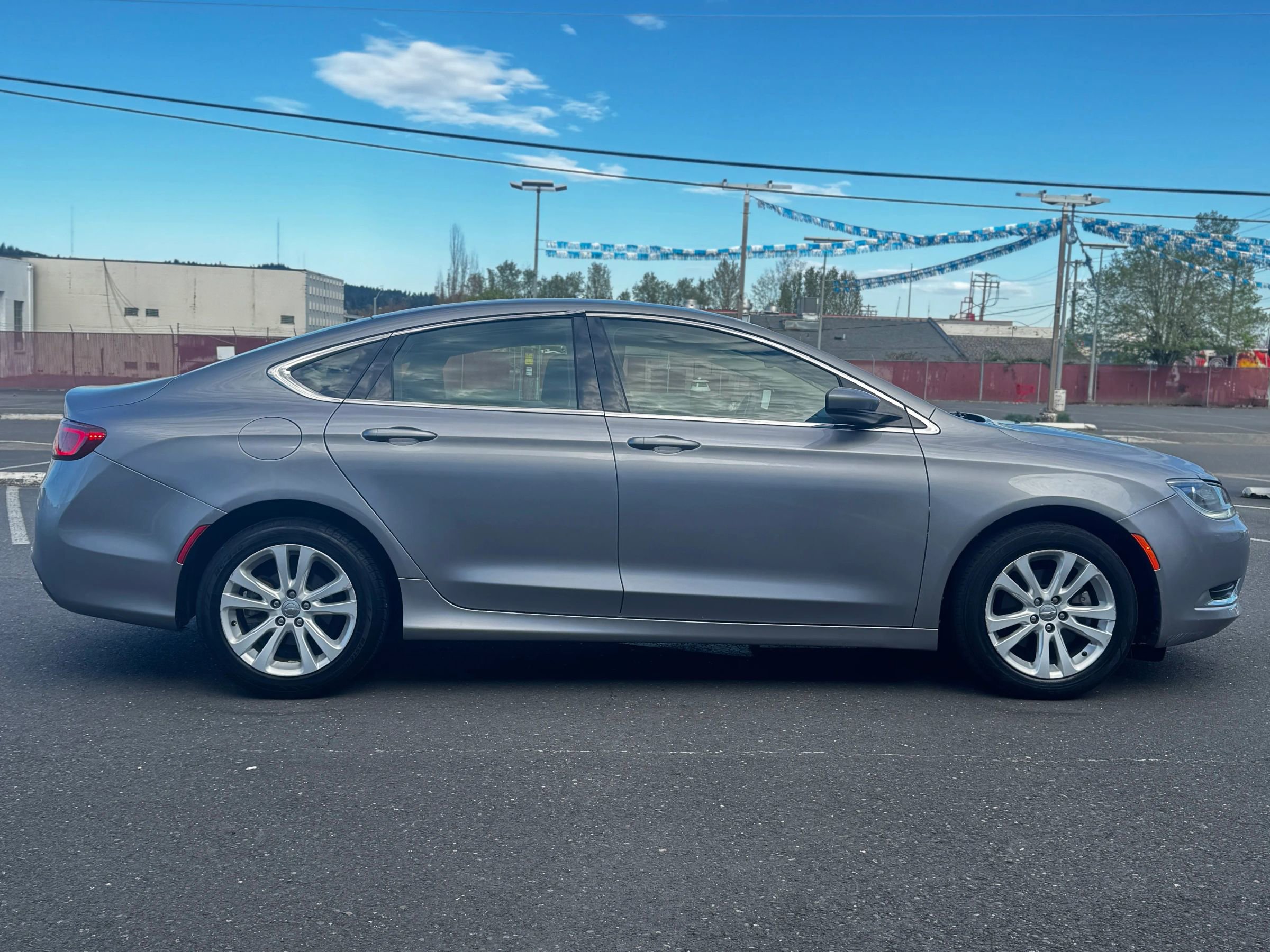 Used 2015 Chrysler 200 Limited FWD image 3