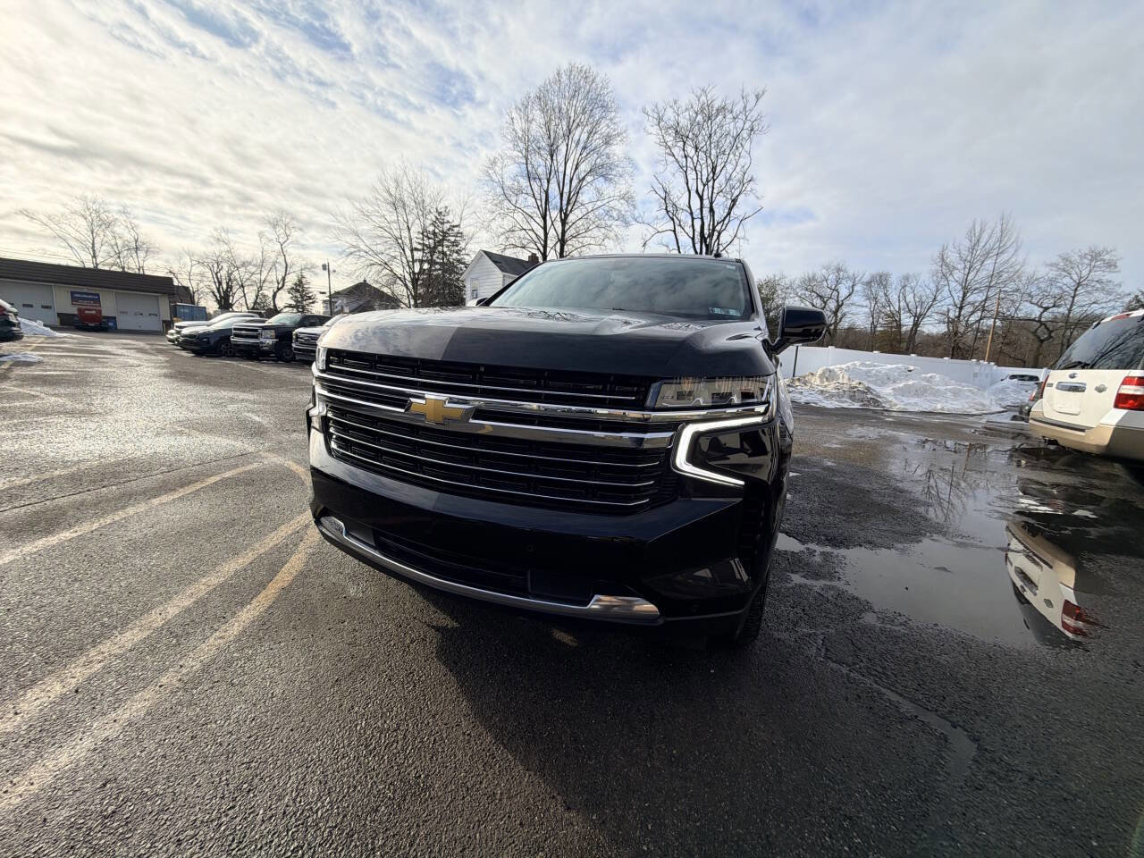 Used 2022 Chevrolet Suburban LT image 2