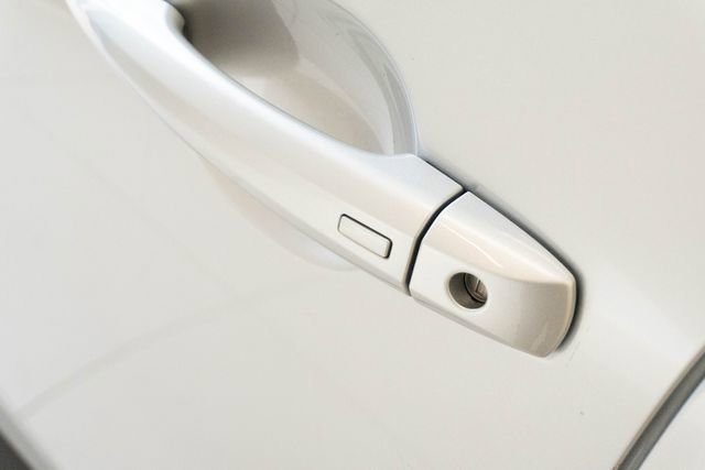 Used 2025 Nissan Rogue SV w/ SV Premium Package image 15