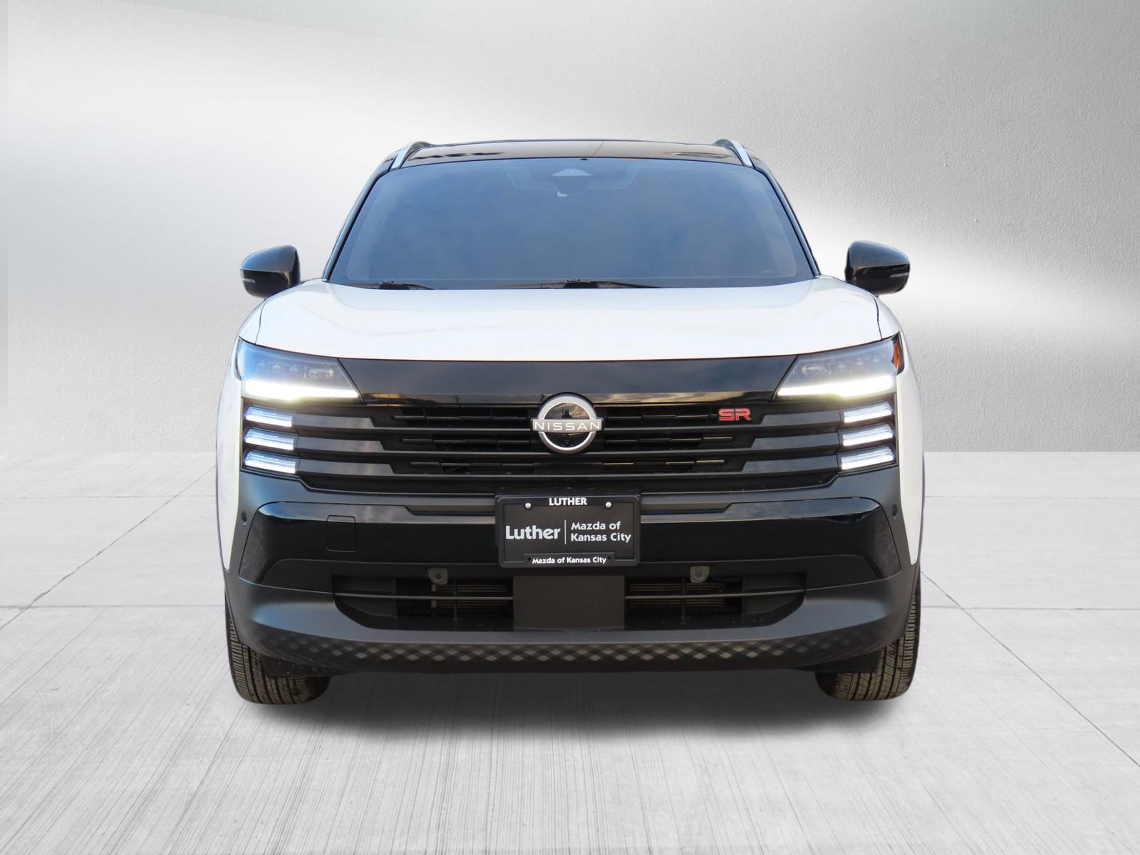 Used 2025 Nissan Kicks SR w/ SR Premium Package image 2