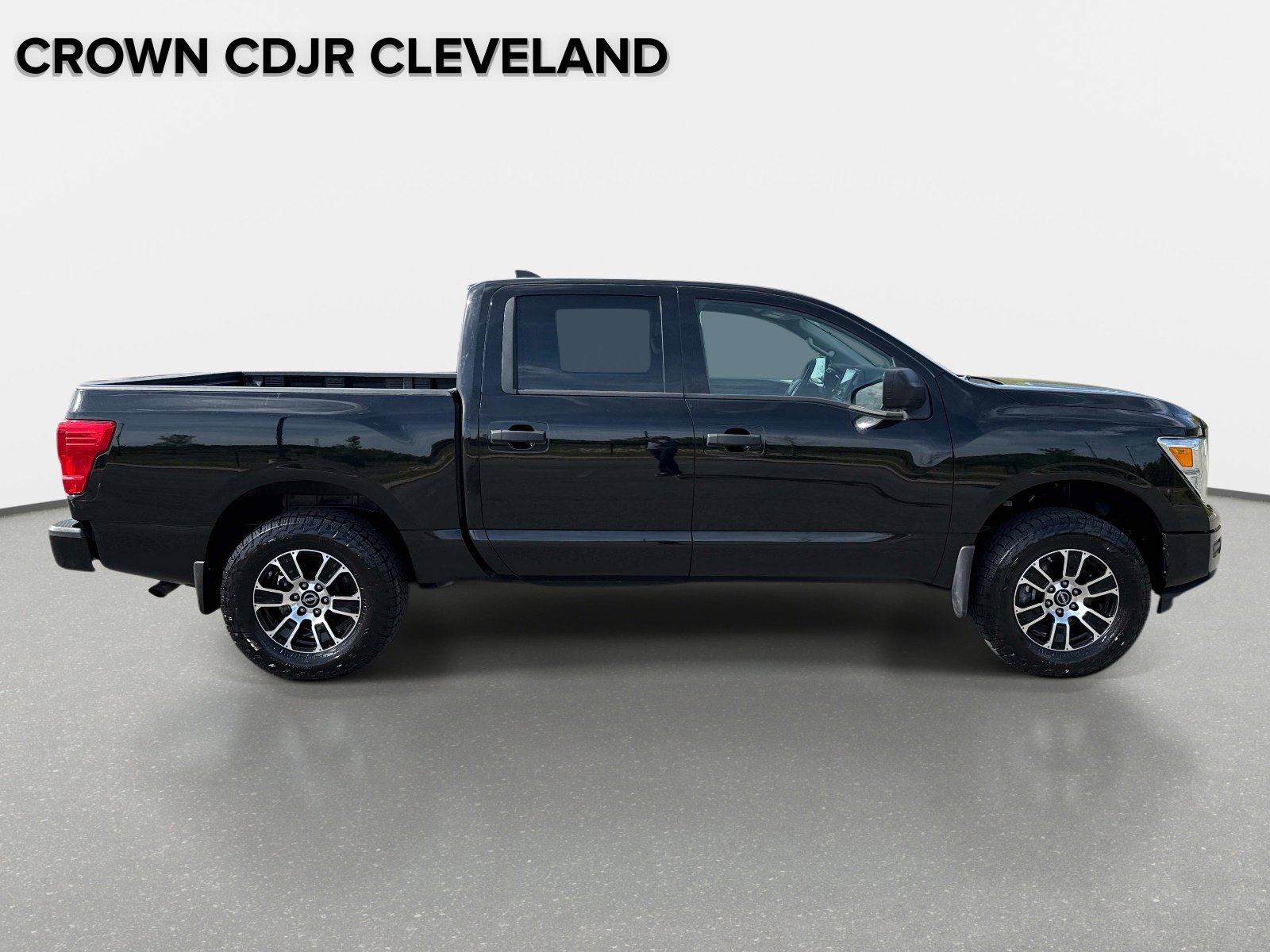 Used 2024 Nissan Titan SV AWD/4WD image 4