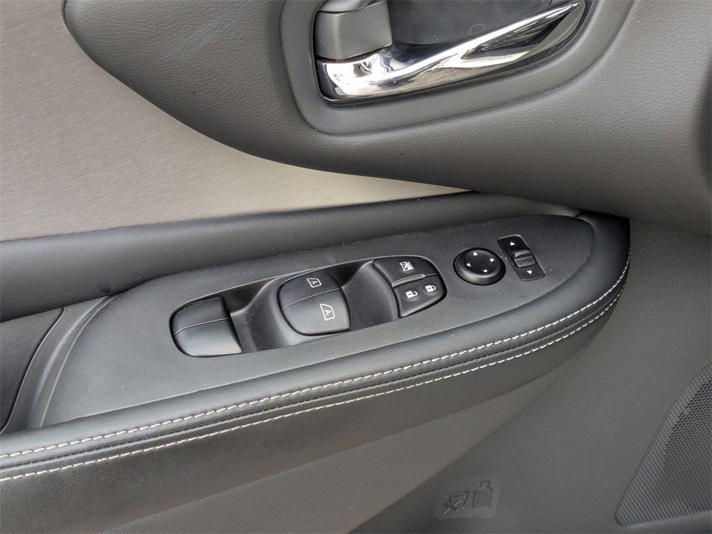 Used 2024 Nissan Murano SV w/ SV Midnight Edition Package image 17