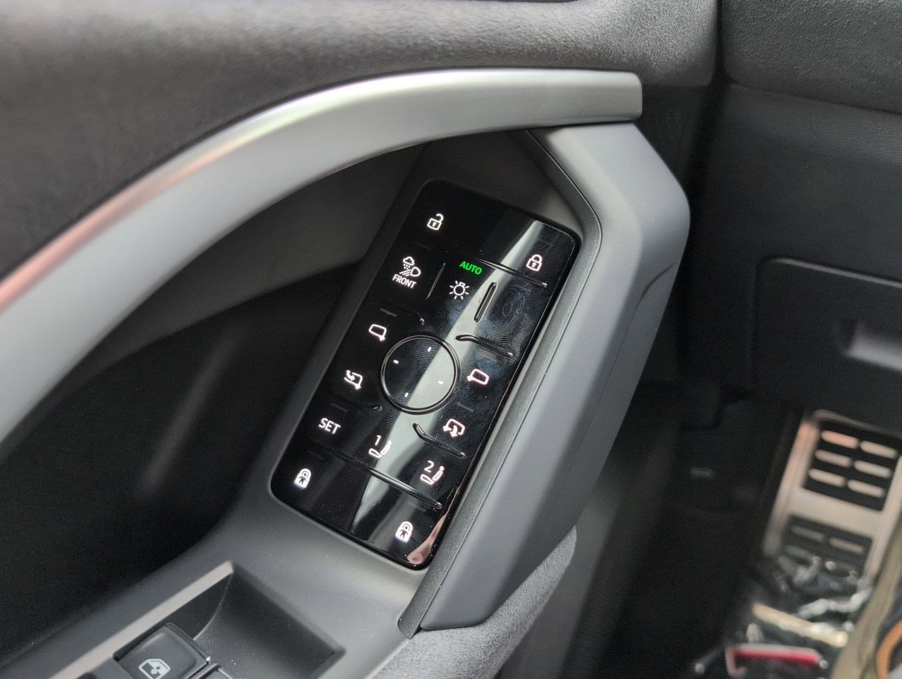 New 2025 Audi SQ5 Prestige image 14