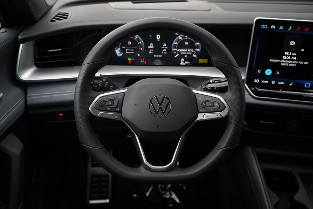 New 2026 Volkswagen Tiguan SE R-Line FWD image 9