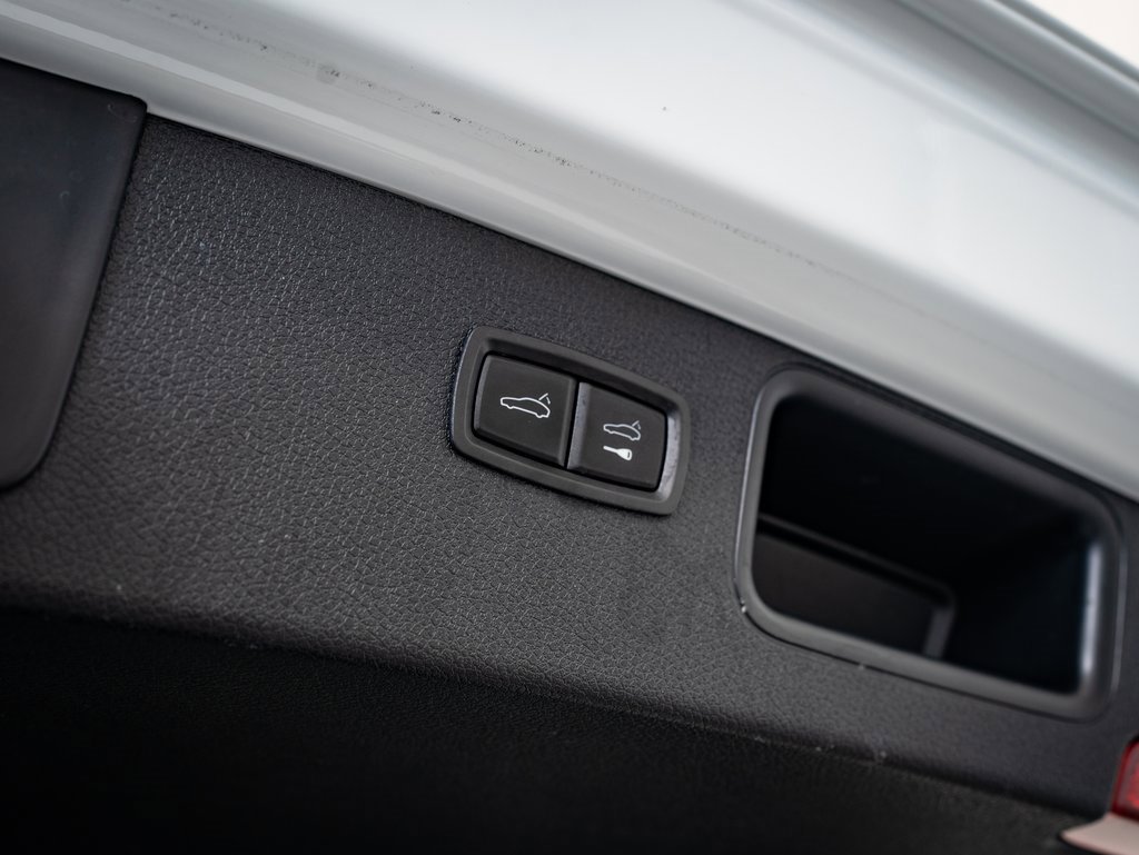 Certified 2024 Porsche Macan image 19