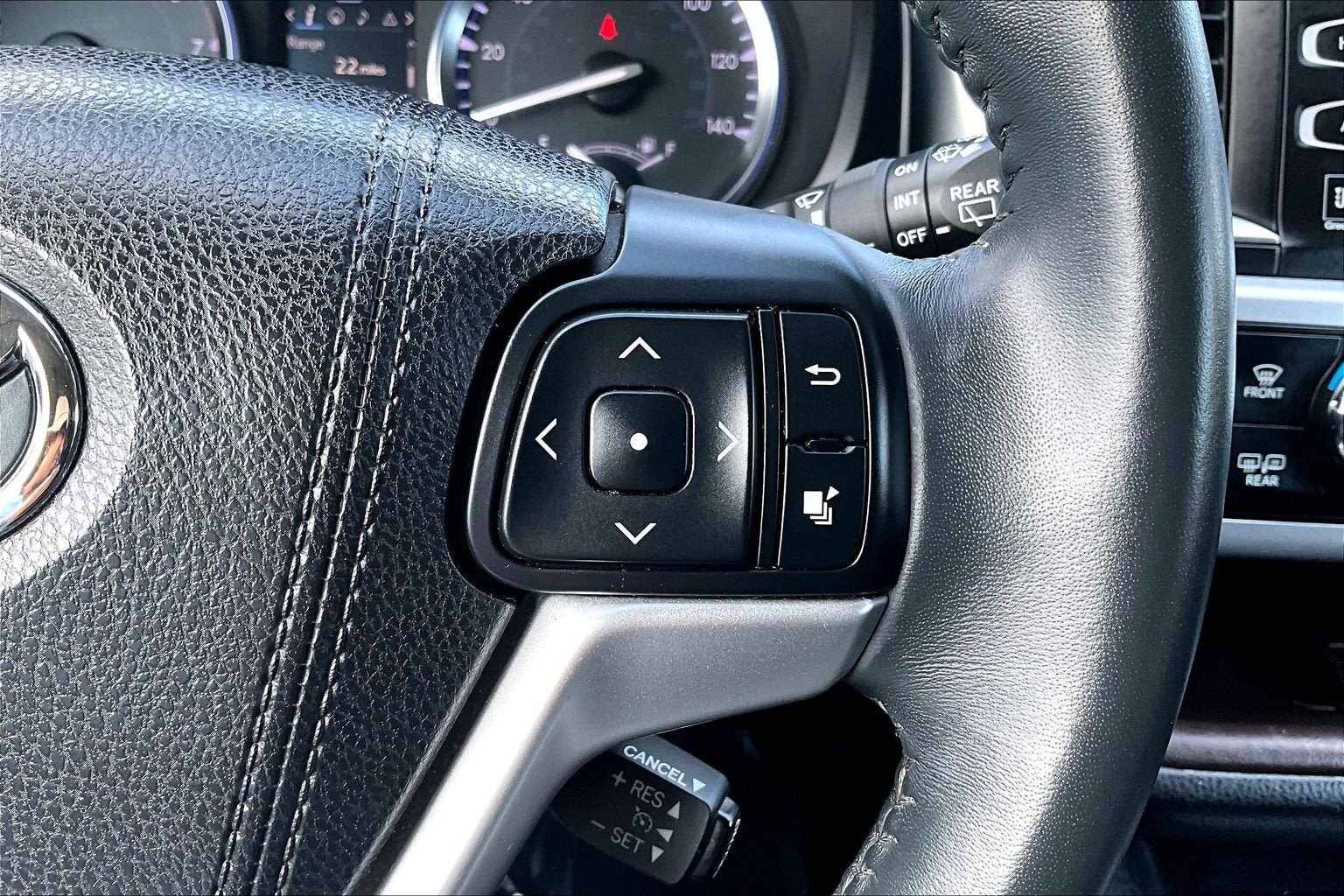 Used 2016 Toyota Highlander Limited AWD/4WD image 18