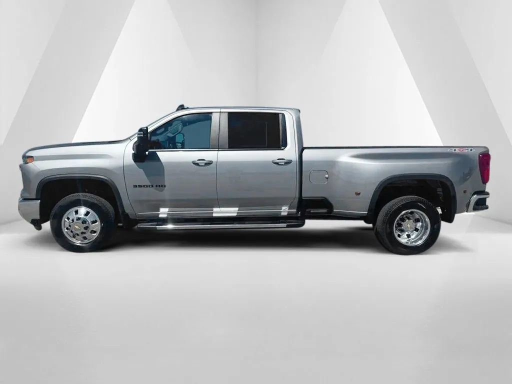 Used 2026 Chevrolet Silverado 3500 LT w/ All Star Edition AWD/4WD image 4