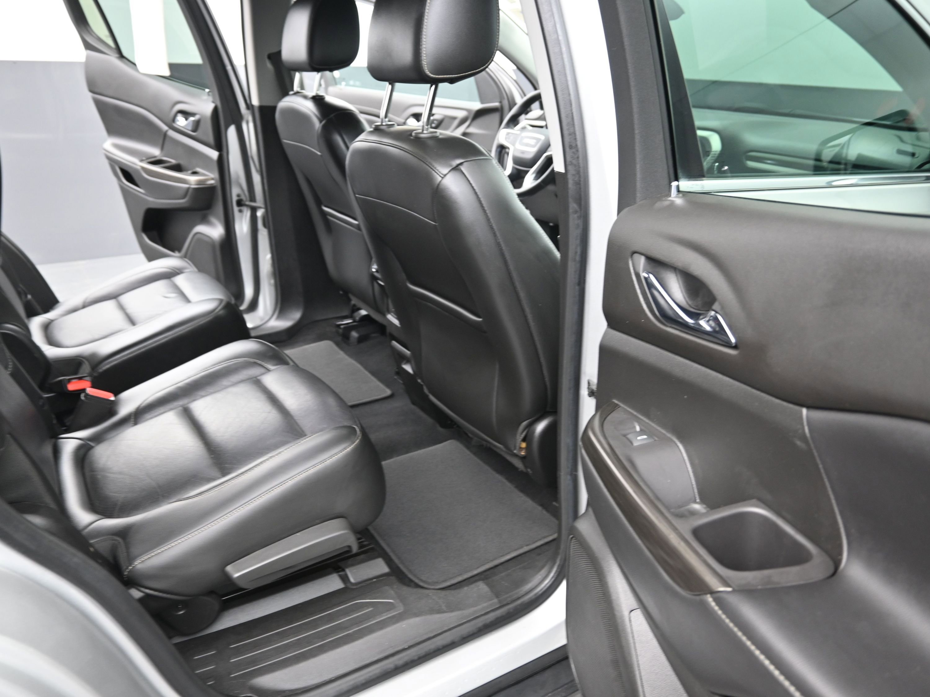 Used 2019 GMC Acadia SLT image 19