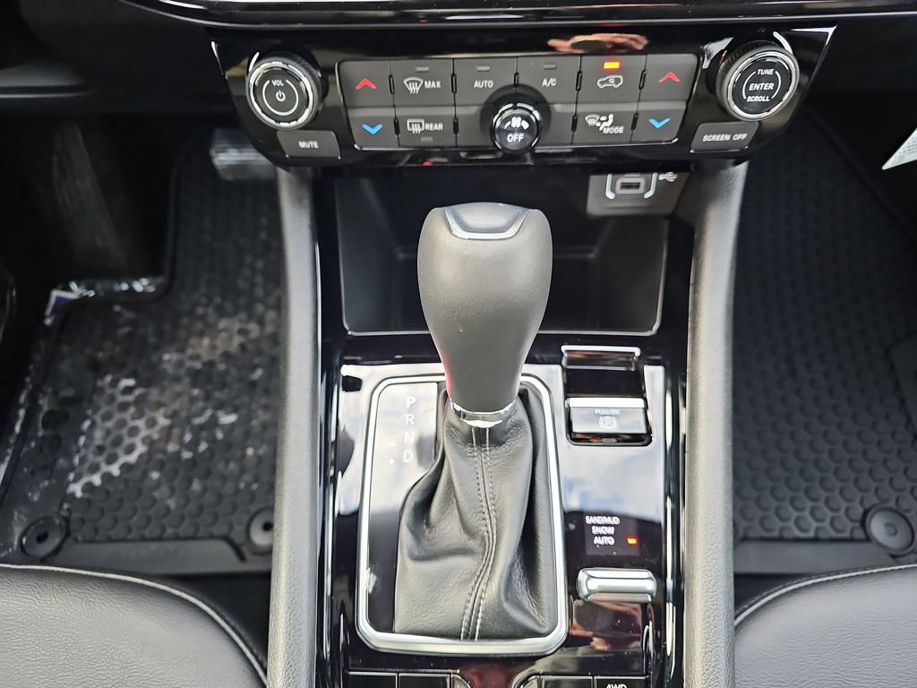 New 2026 Jeep Compass Latitude w/ Sun and Sound Group image 28