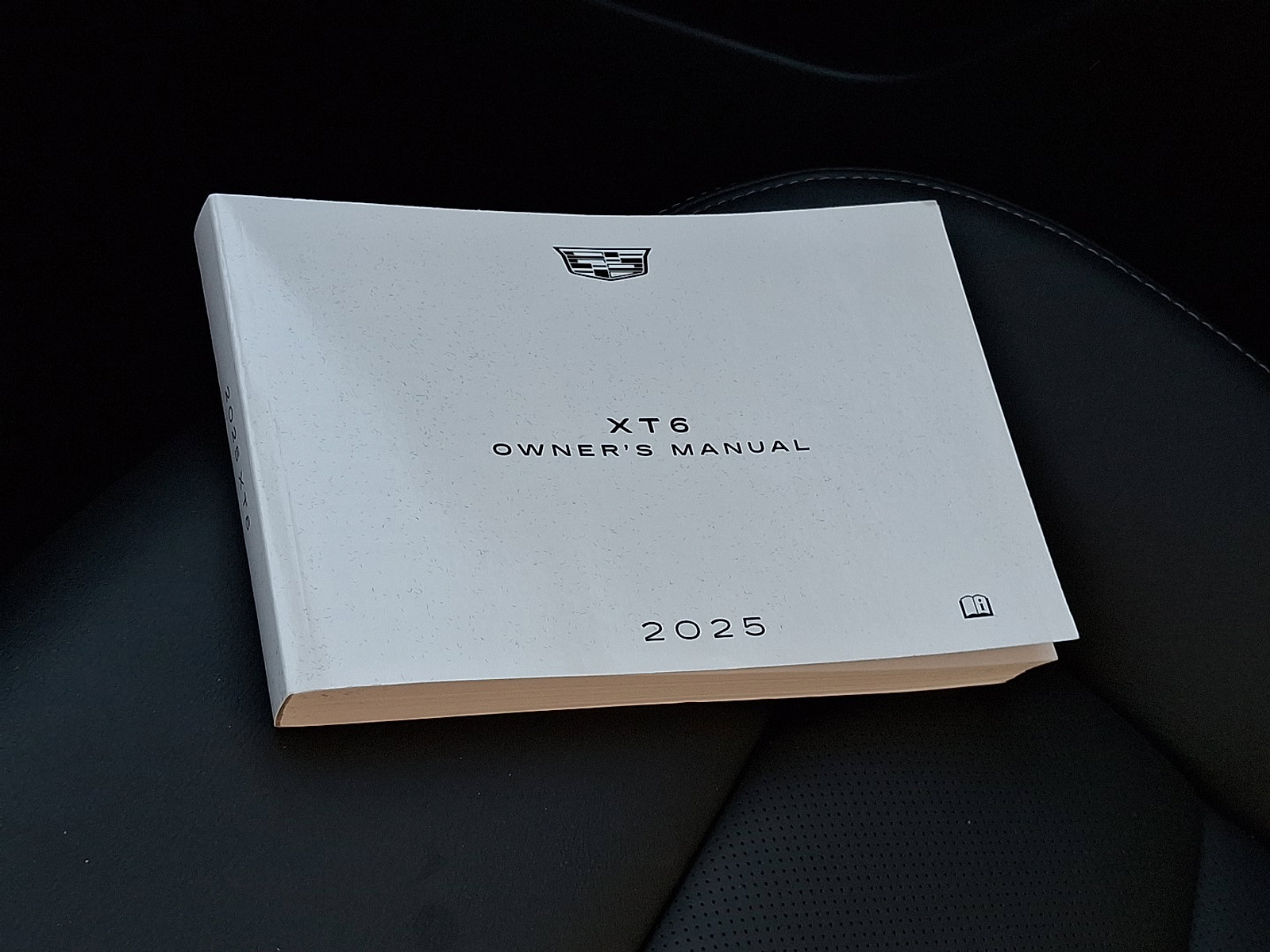 Used 2025 Cadillac XT6 Premium Luxury image 29