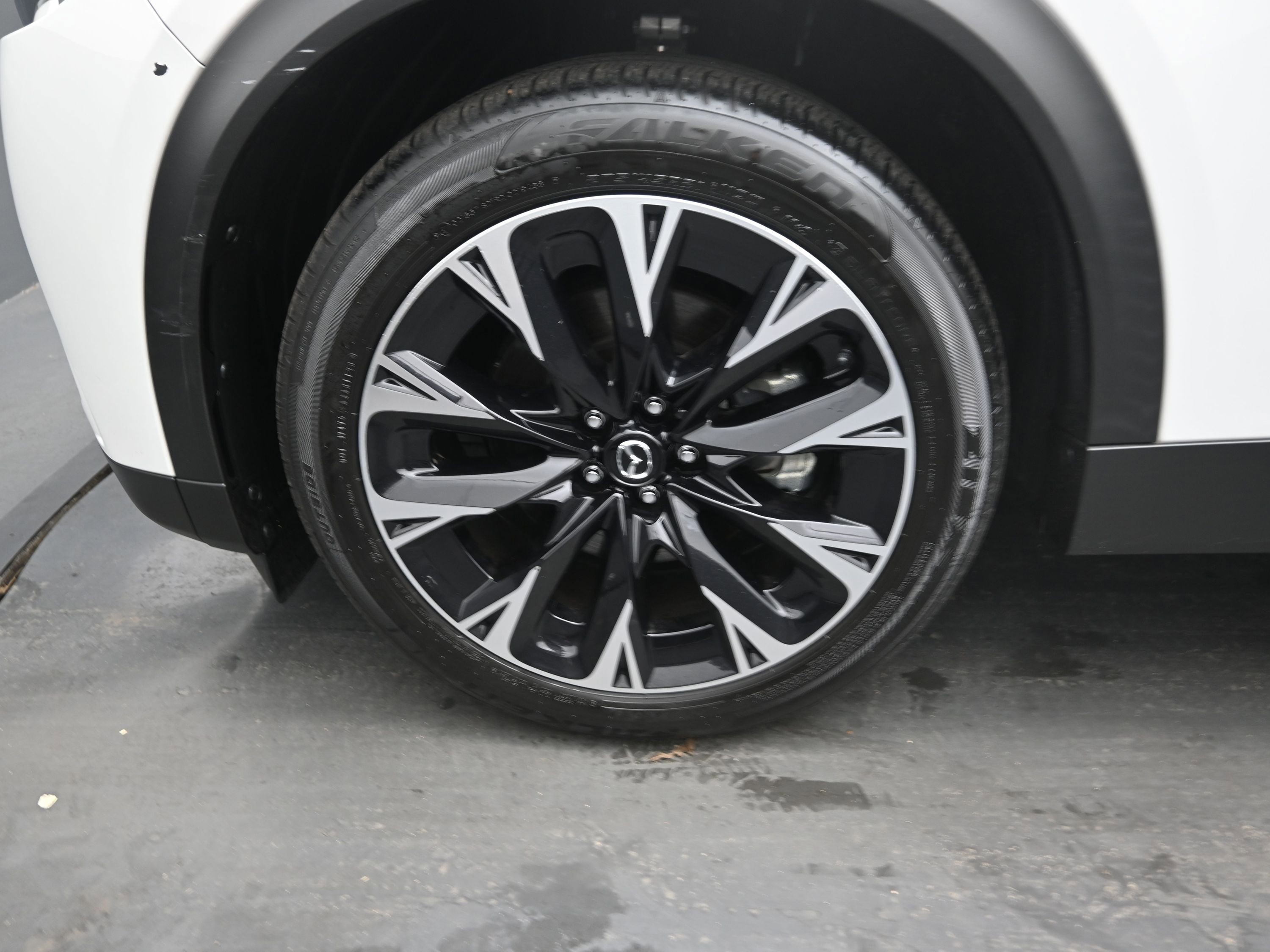 Used 2024 MAZDA CX-90 Plug-In Hybrid w/ Premium Pkg image 11