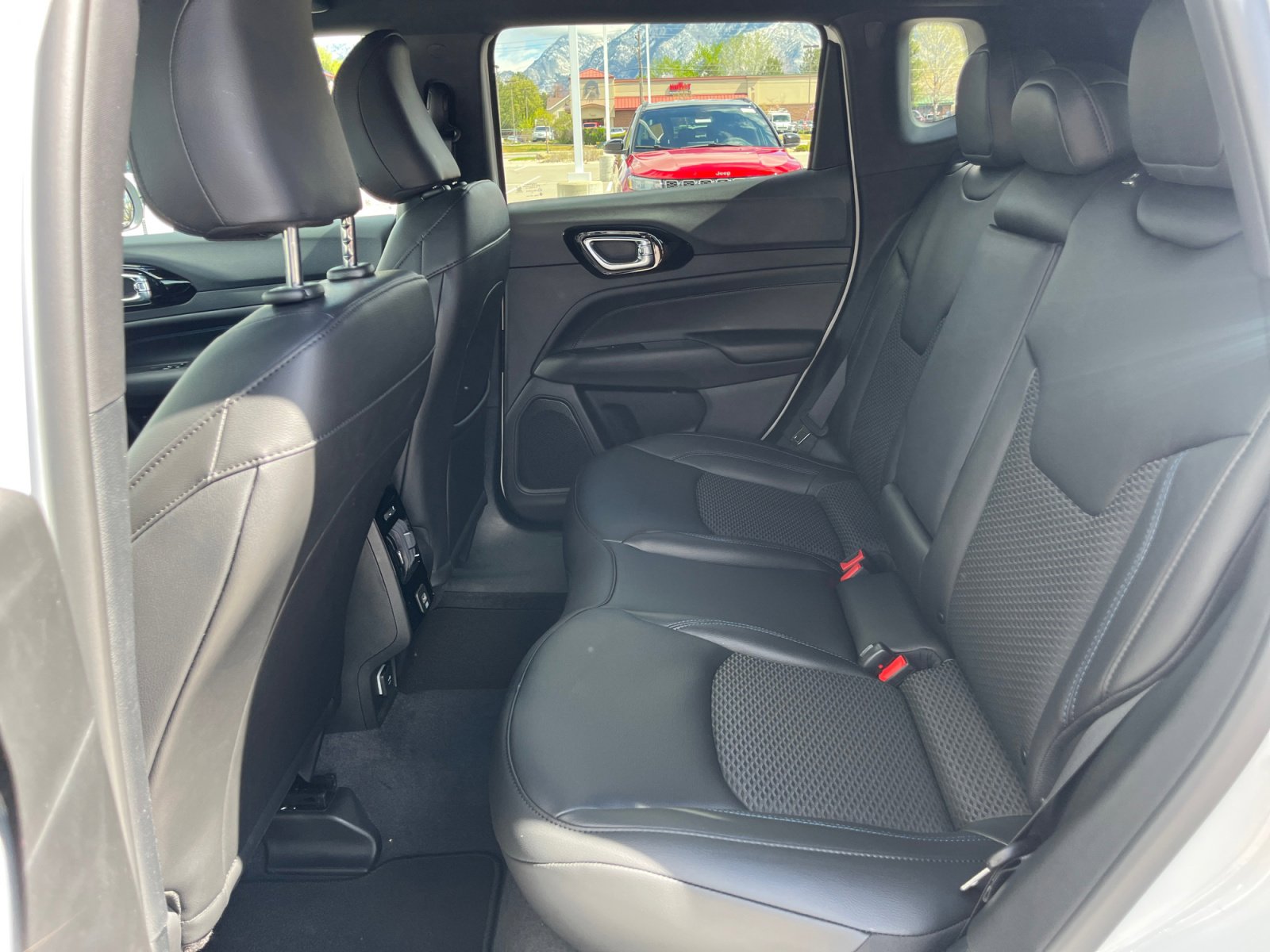 New 2026 Jeep Compass Latitude image 25