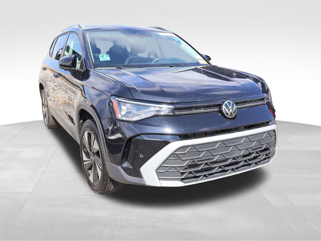 Used 2025 Volkswagen Taos SE AWD/4WD image 12