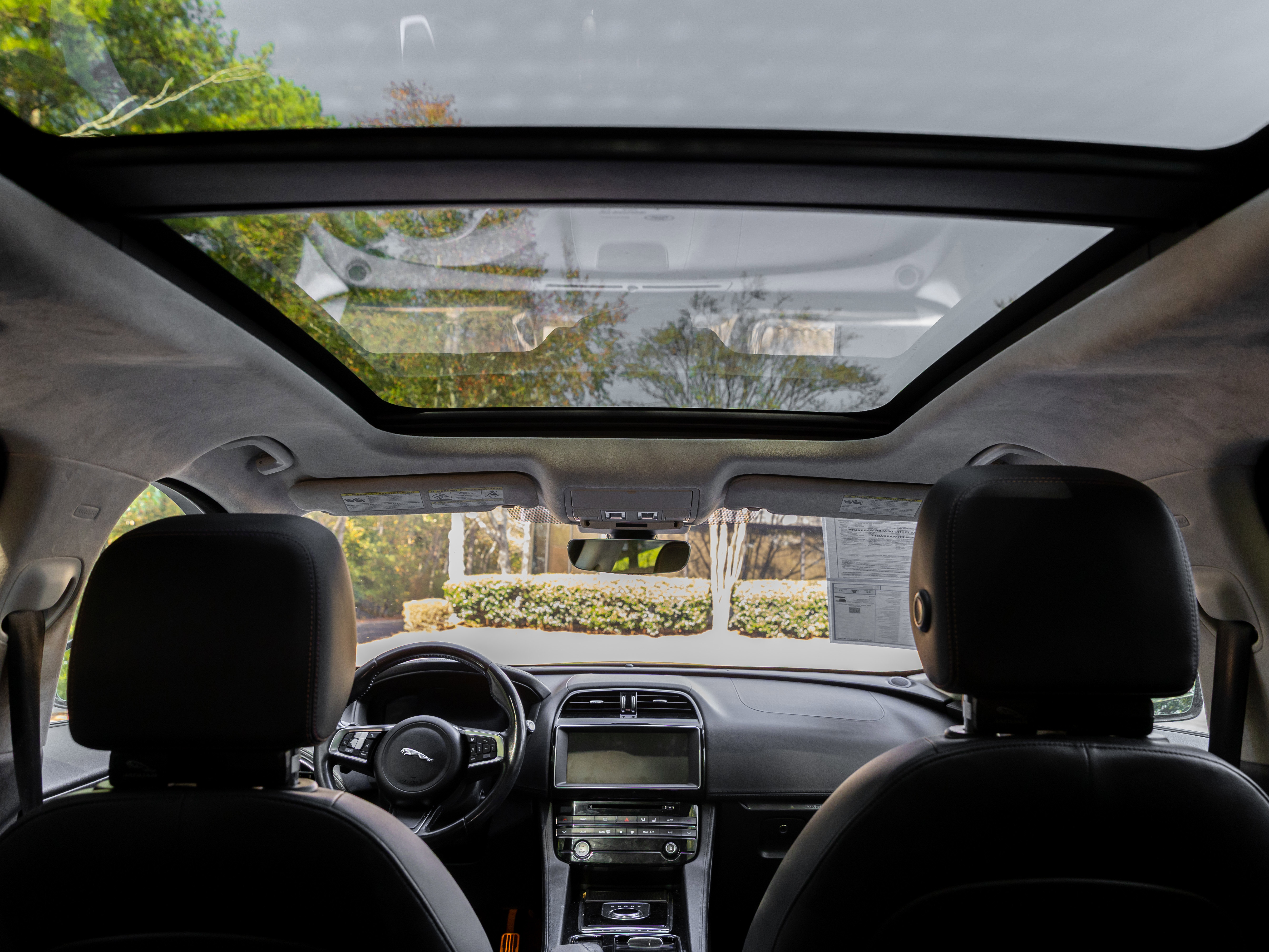 Used 2019 Jaguar F-PACE Prestige image 12