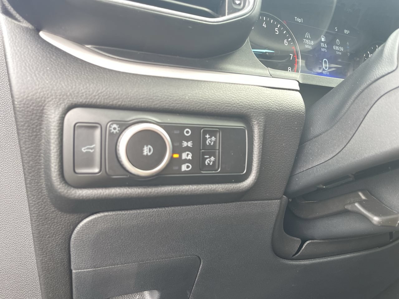 Used 2024 Ford Explorer XLT w/ Equipment Group 202A AWD/4WD image 17