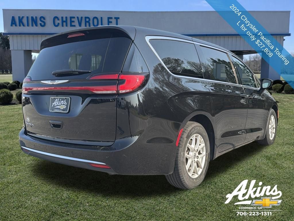 Used 2024 Chrysler Pacifica Touring-L image 6