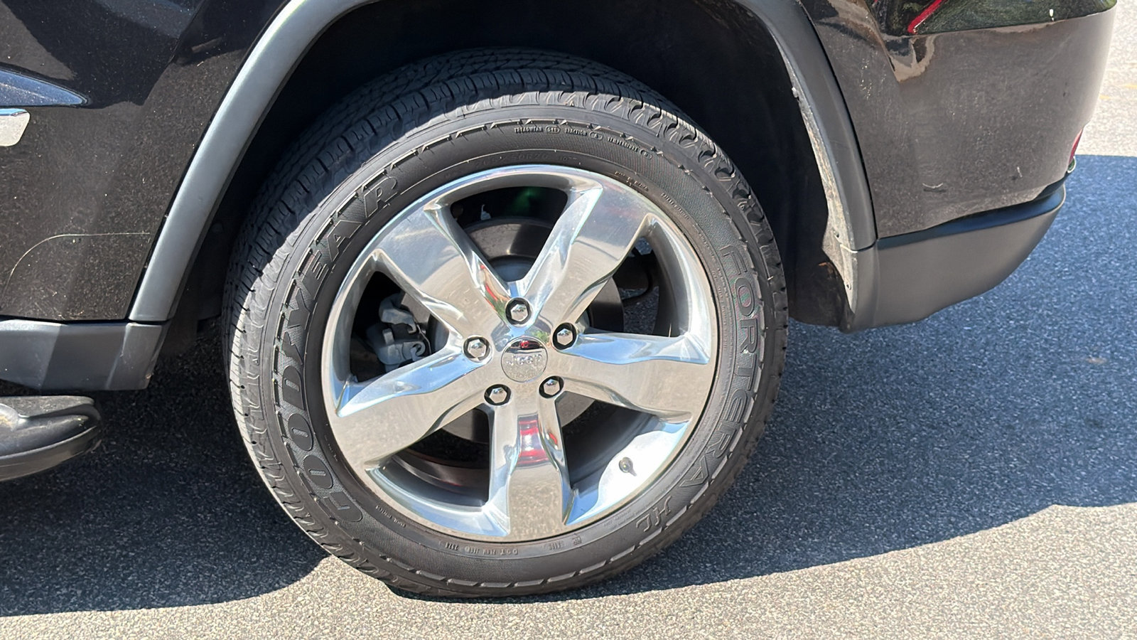 Used 2012 Jeep Grand Cherokee Overland Summit AWD/4WD image 12