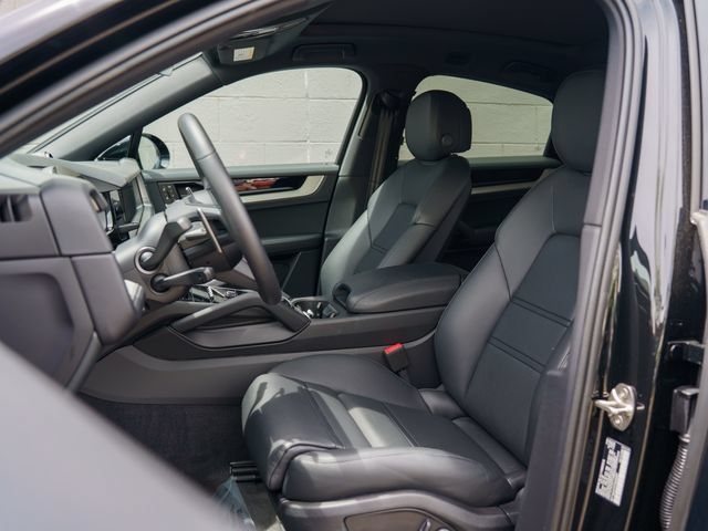 Certified 2026 Porsche Cayenne Coupe AWD/4WD image 4