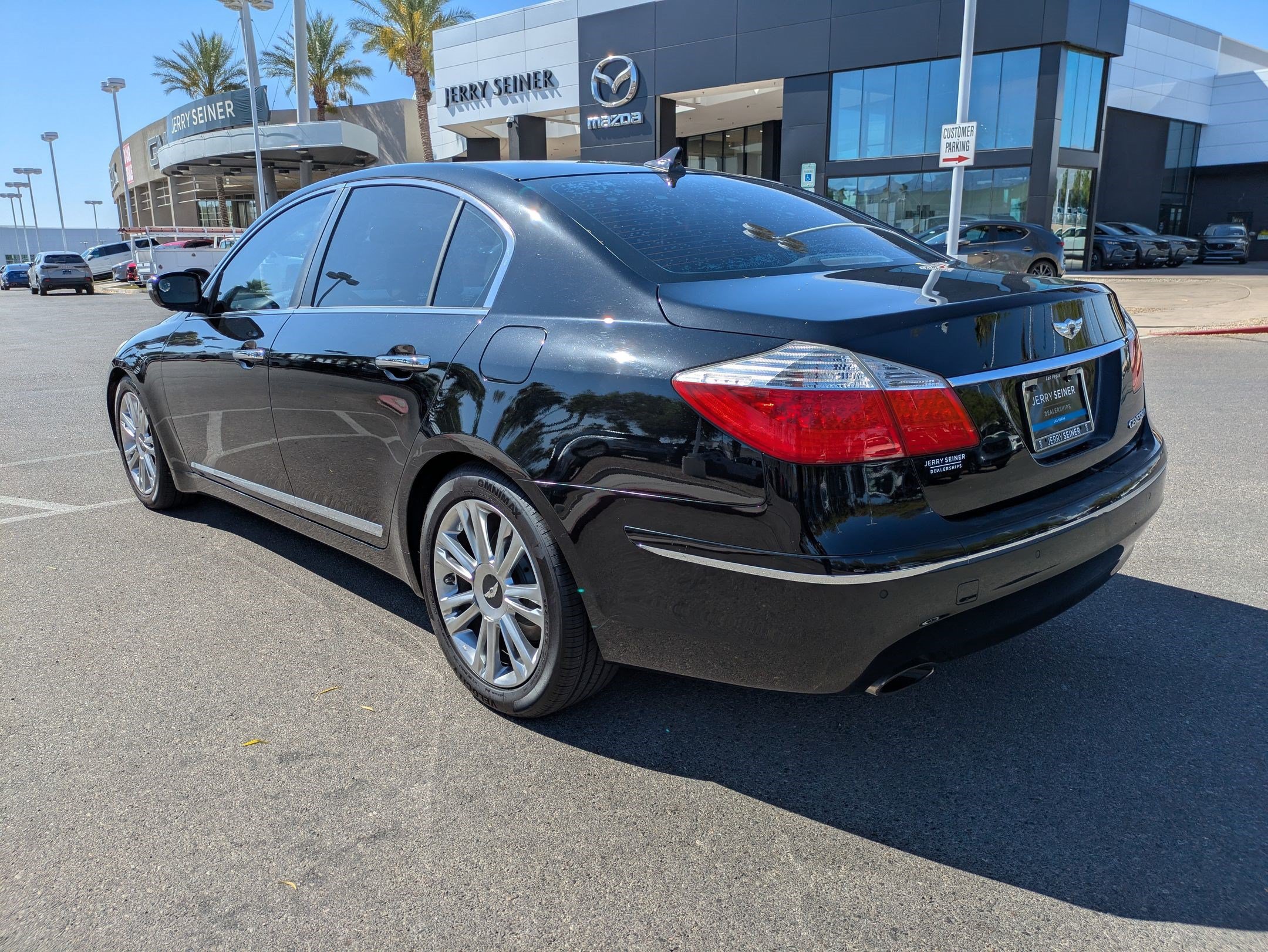 Used 2011 Hyundai Genesis 4.6 RWD image 3