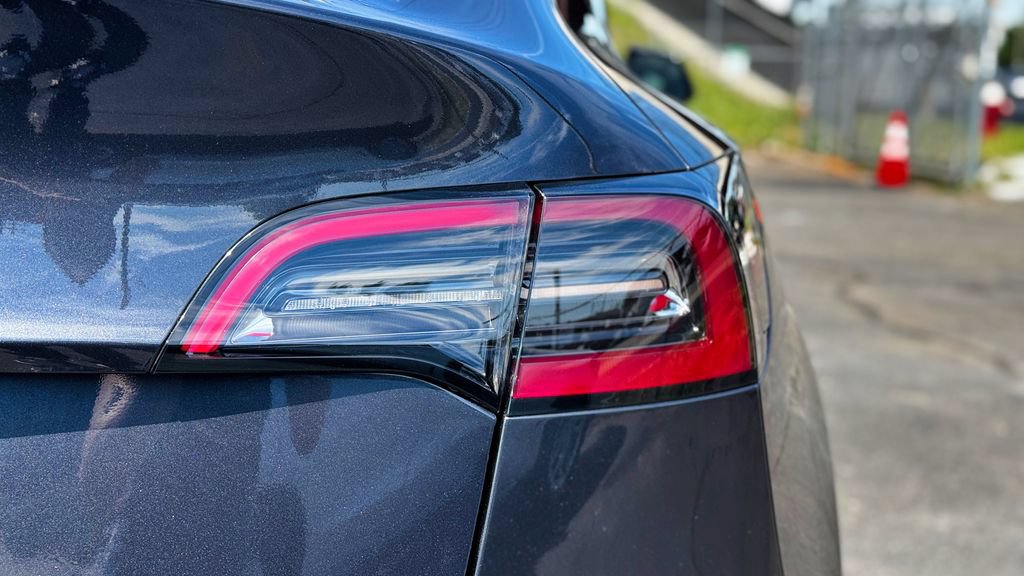 Used 2024 Tesla Model Y Long Range RWD image 32
