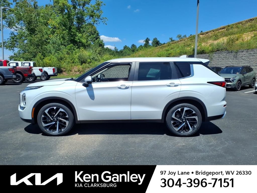 Used 2023 Mitsubishi Outlander SE AWD/4WD image 6