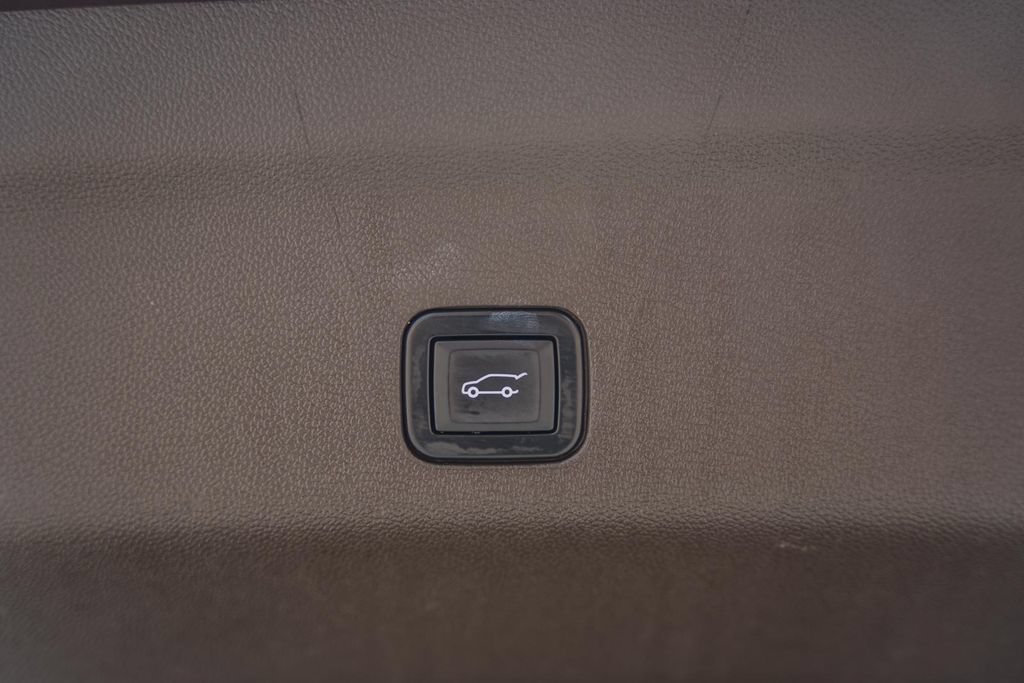 Used 2022 Chevrolet Tahoe LT w/ LT Signature Package AWD/4WD image 12