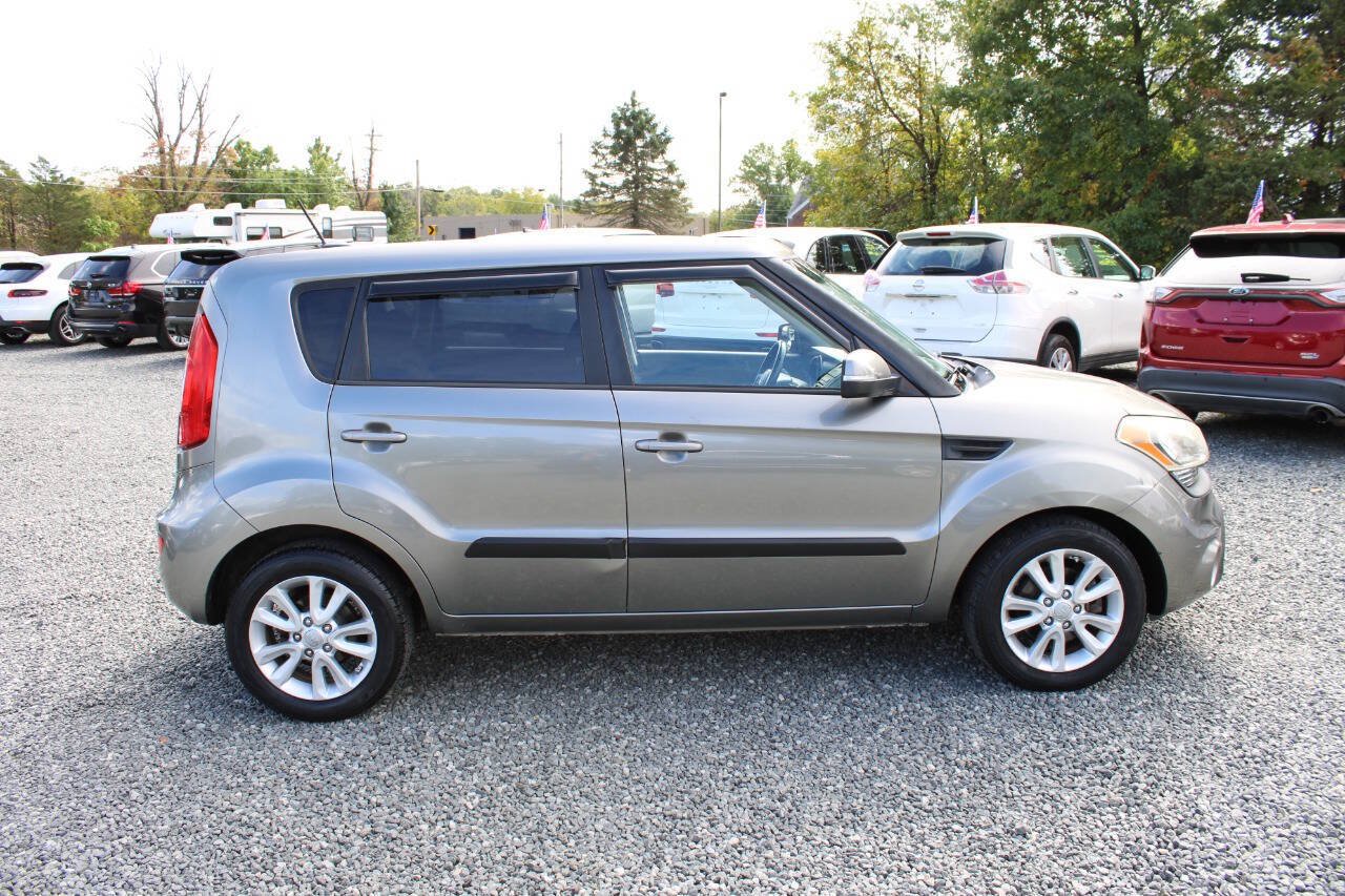 Used 2013 Kia Soul + FWD image 6