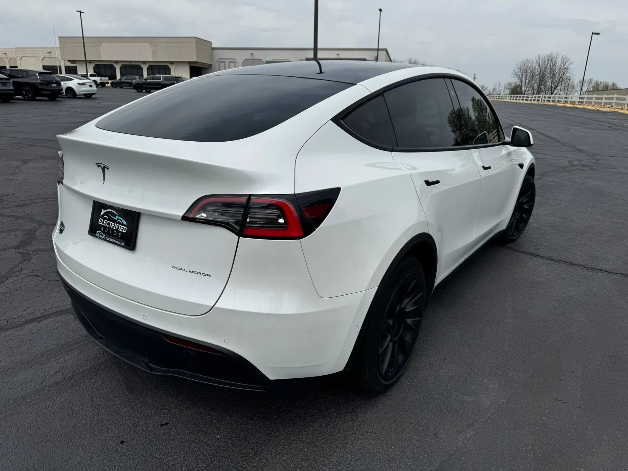 Used 2021 Tesla Model Y Long Range AWD/4WD image 3