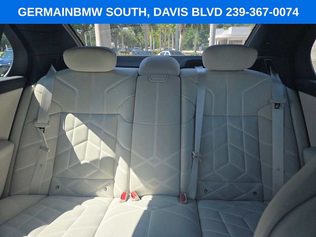 Certified 2025 BMW 760i xDrive AWD/4WD image 38