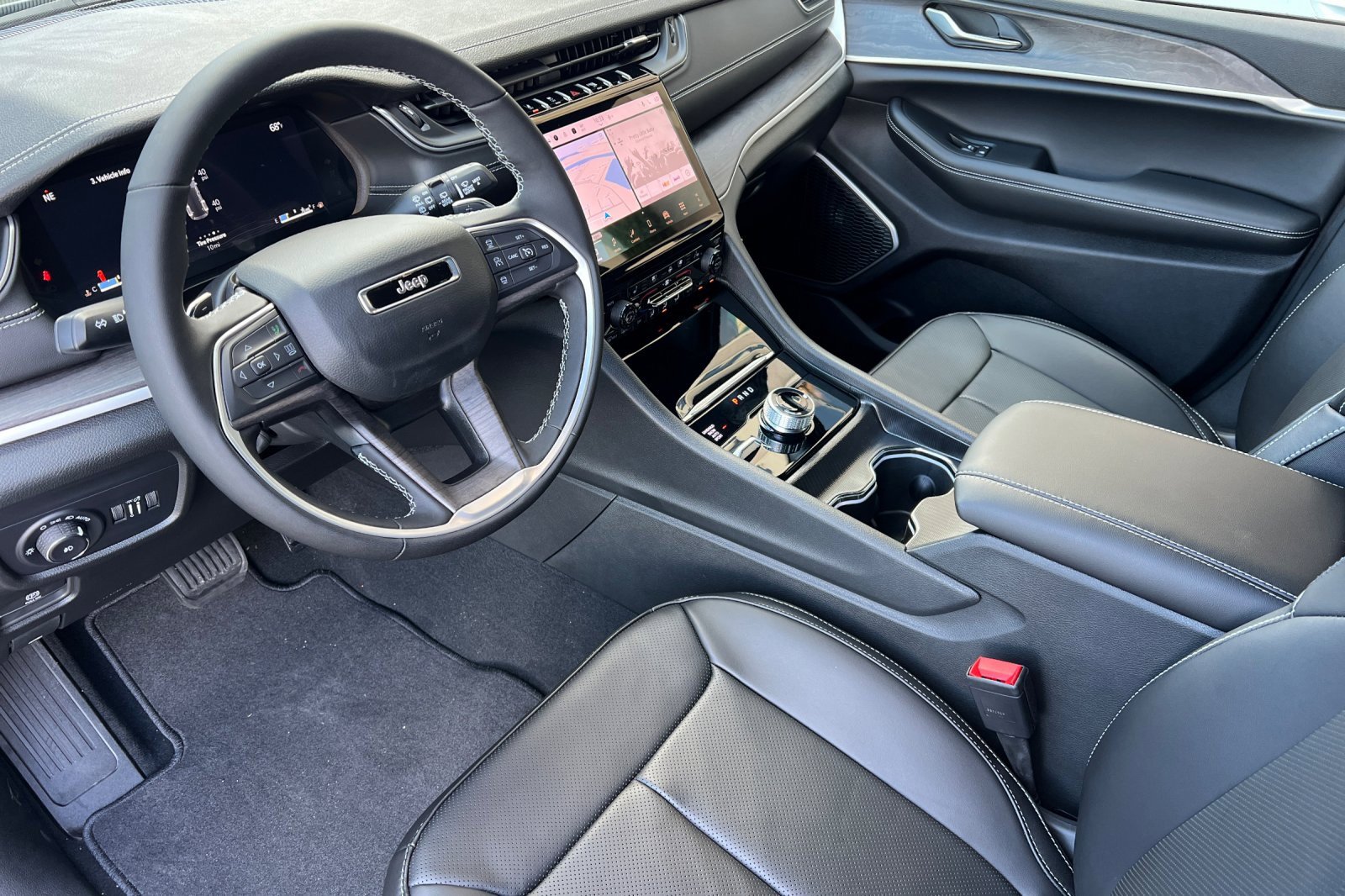 New 2025 Jeep Grand Cherokee Limited w/ Luxury Tech Group II image 10