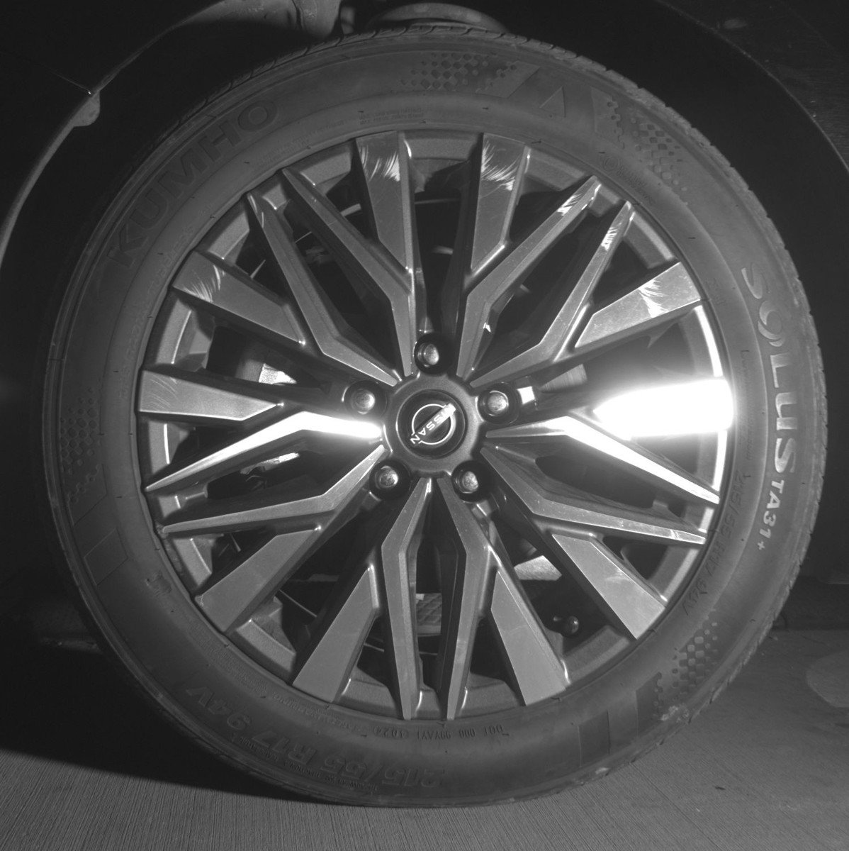 Used 2025 Nissan Altima 2.5 SV FWD image 12