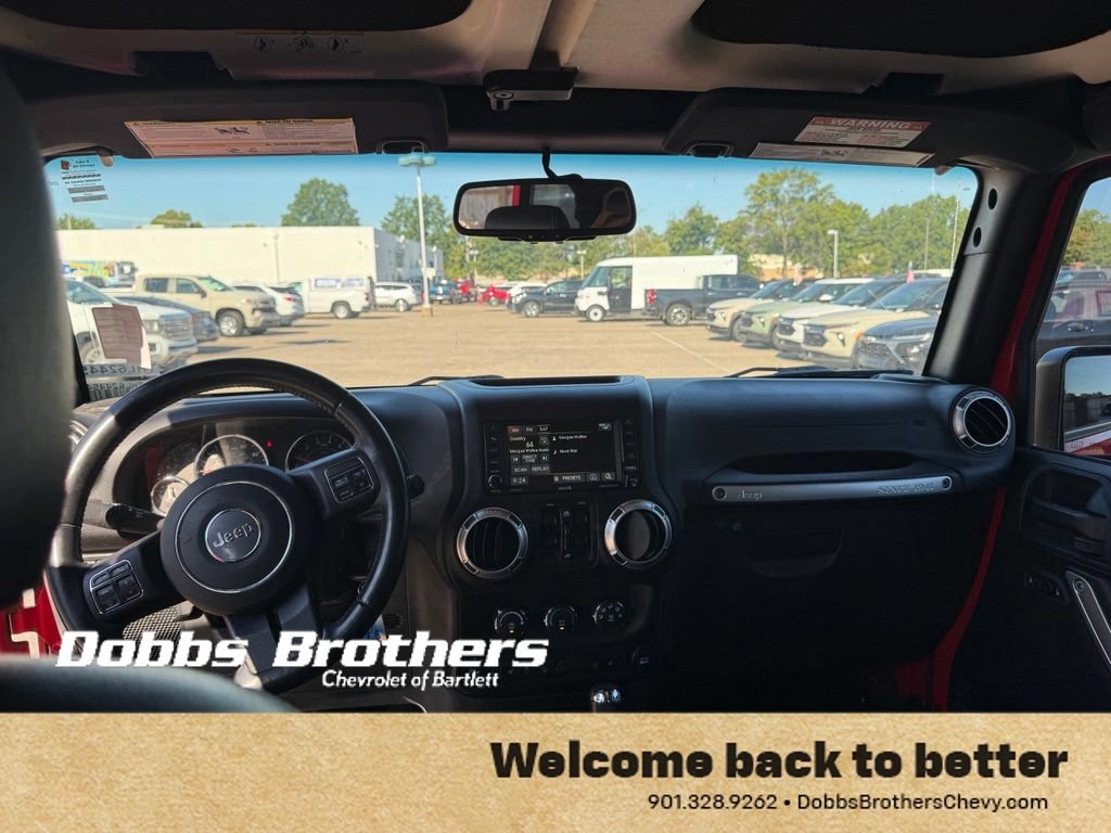 Used 2017 Jeep Wrangler Unlimited Rubicon w/ Connectivity Group AWD/4WD image 15