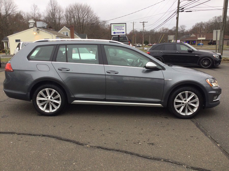 Used 2017 Volkswagen Golf Alltrack S image 7