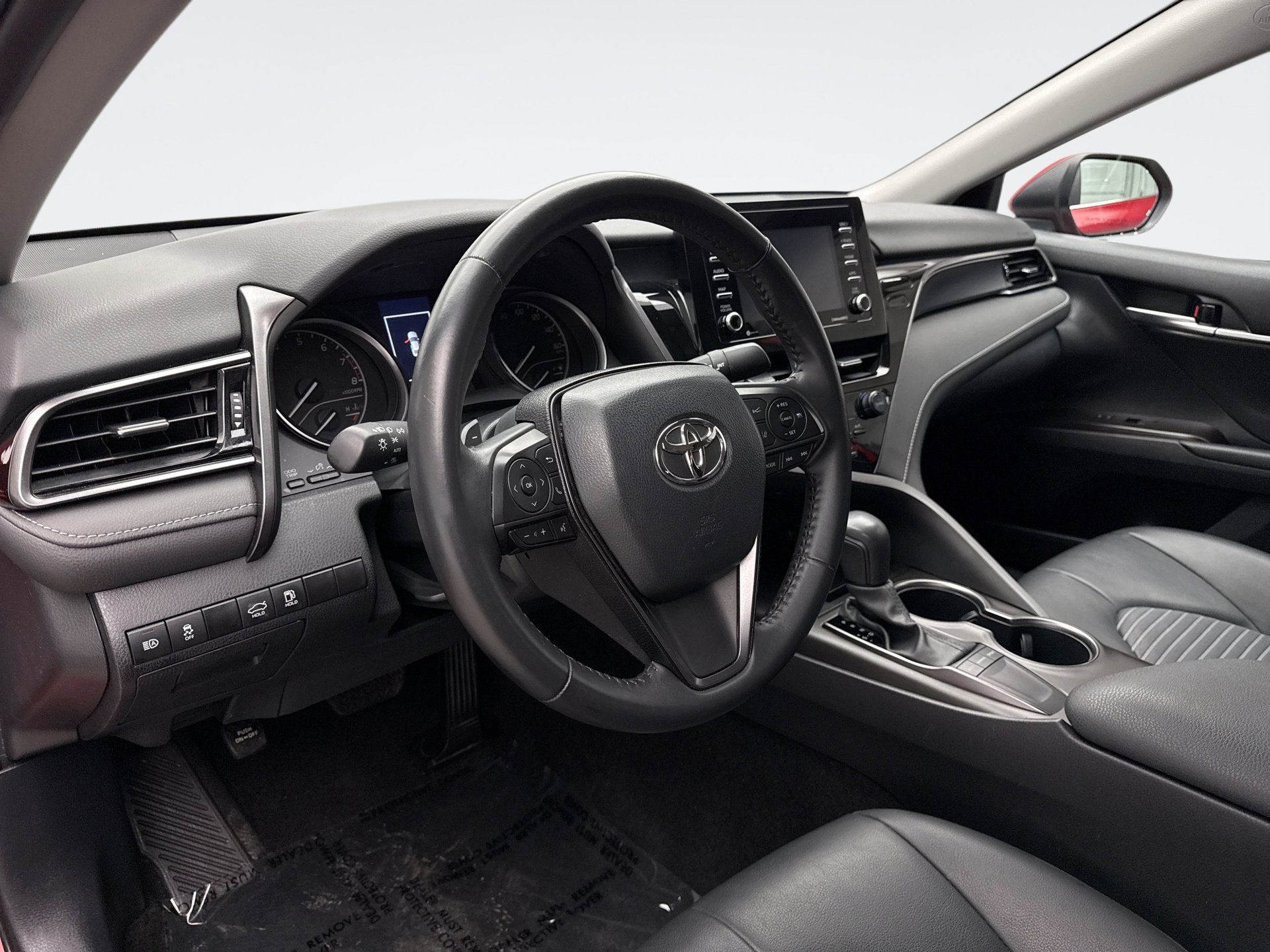 Used 2024 Toyota Camry SE image 10