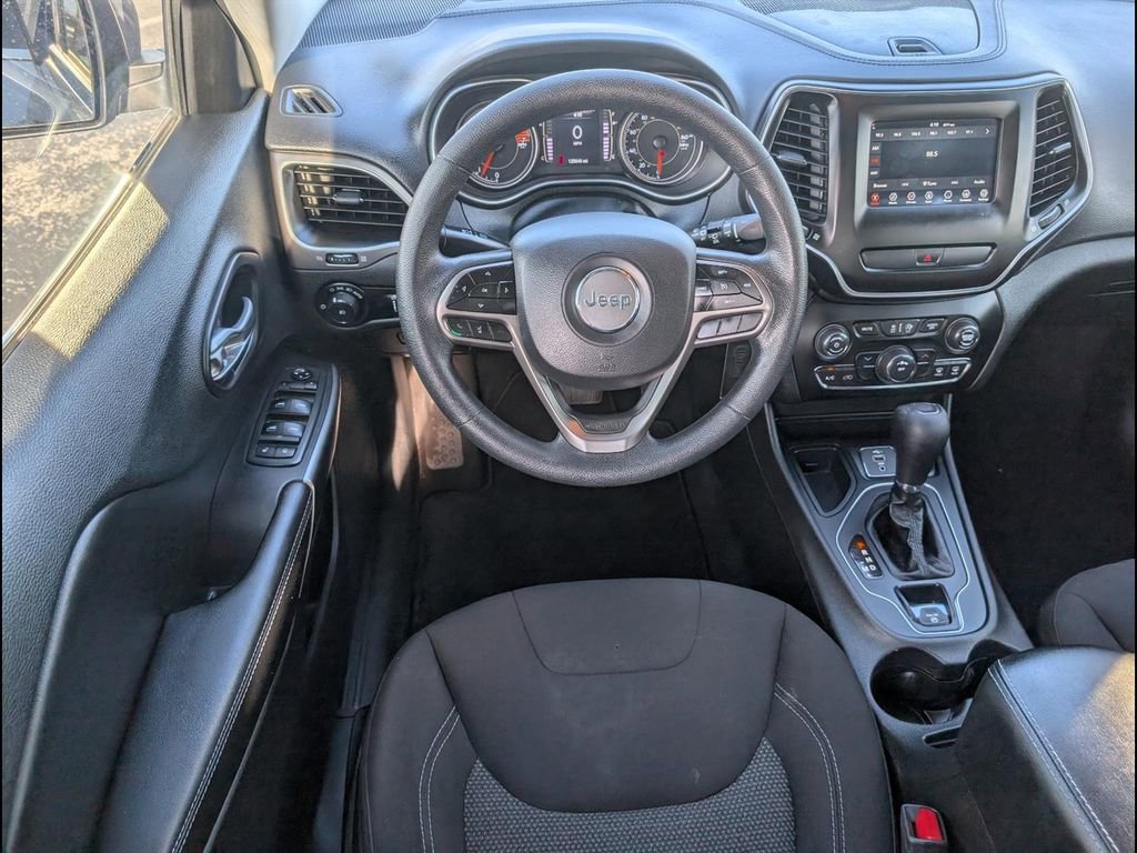 Used 2019 Jeep Cherokee Latitude w/ Popular Appearance Group FWD image 11