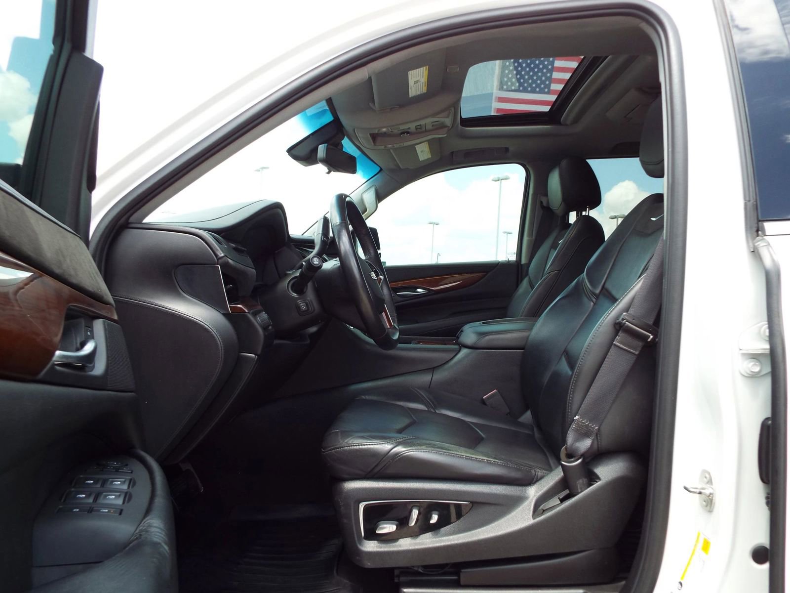 Used 2017 Cadillac Escalade Premium Luxury w/ LPO, Radiant Package RWD image 21