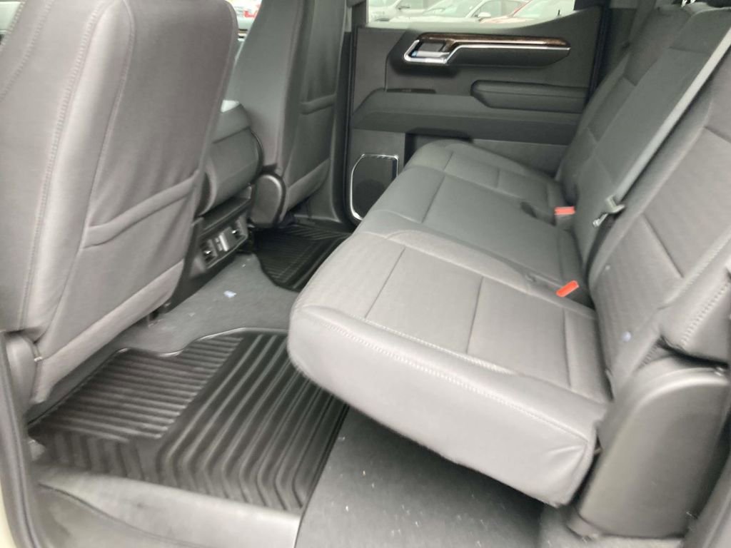 New 2026 GMC Sierra 1500 SLE w/ Preferred Package image 12