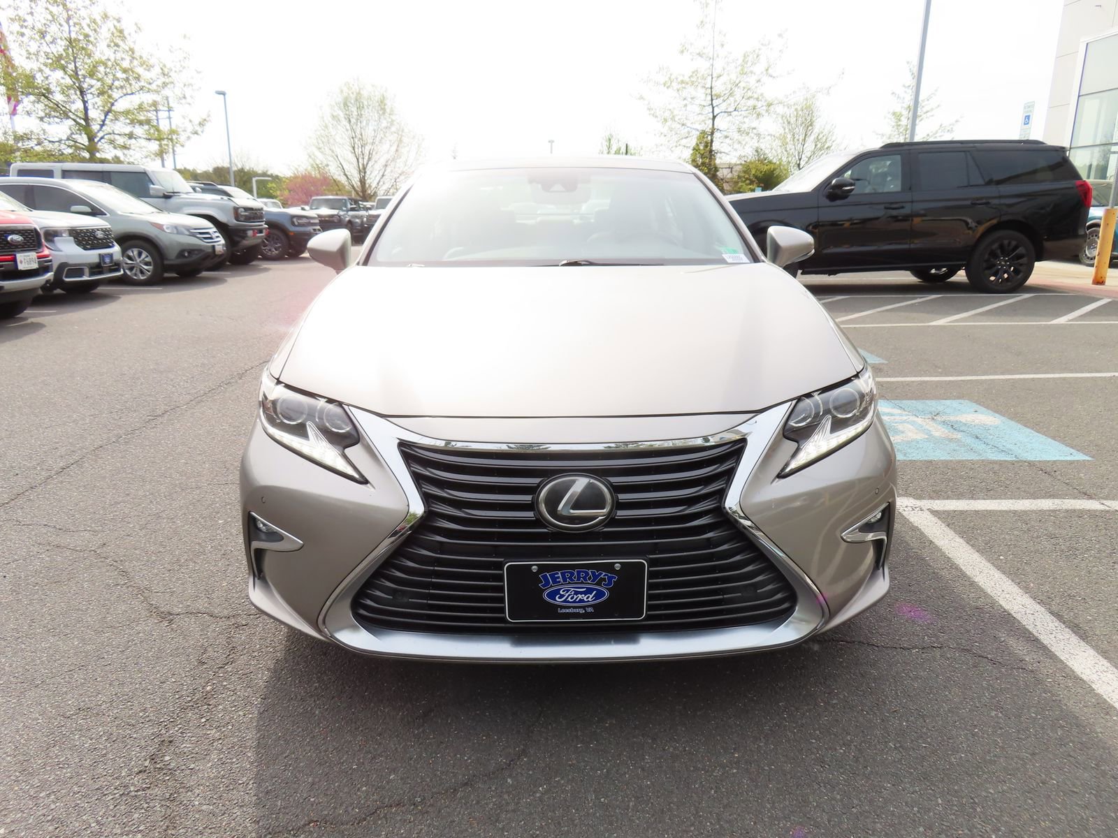Used 2017 Lexus ES 350 w/ Luxury Package image 2