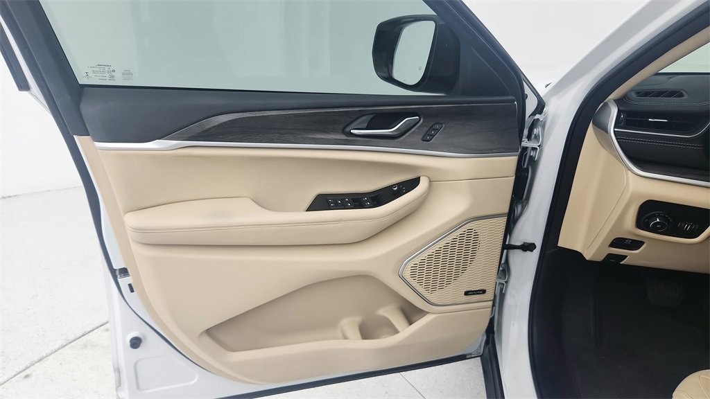 Used 2022 Jeep Grand Cherokee L Limited image 26