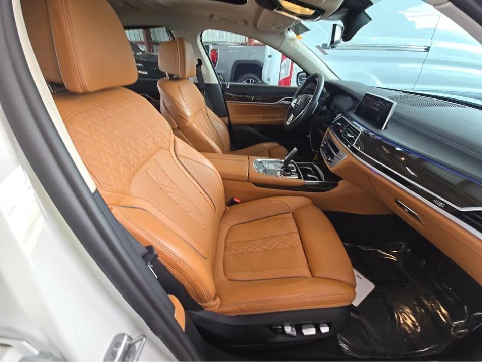 Used 2022 BMW 750i xDrive w/ Executive Package AWD/4WD image 13