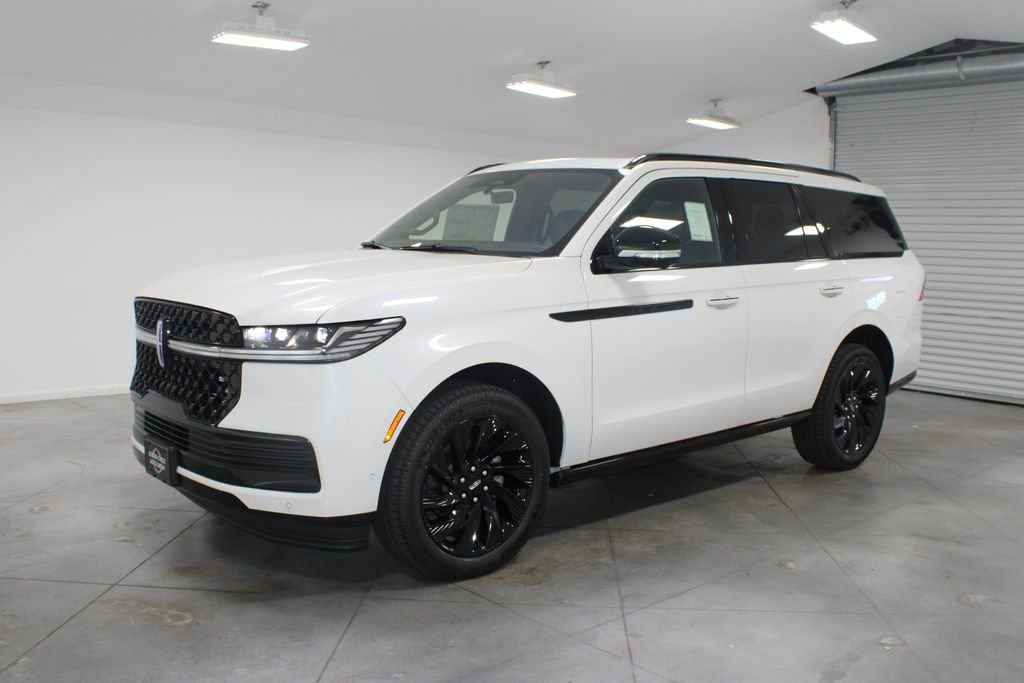 Used 2025 Lincoln Navigator Reserve w/ Jet Appearance Package image 4