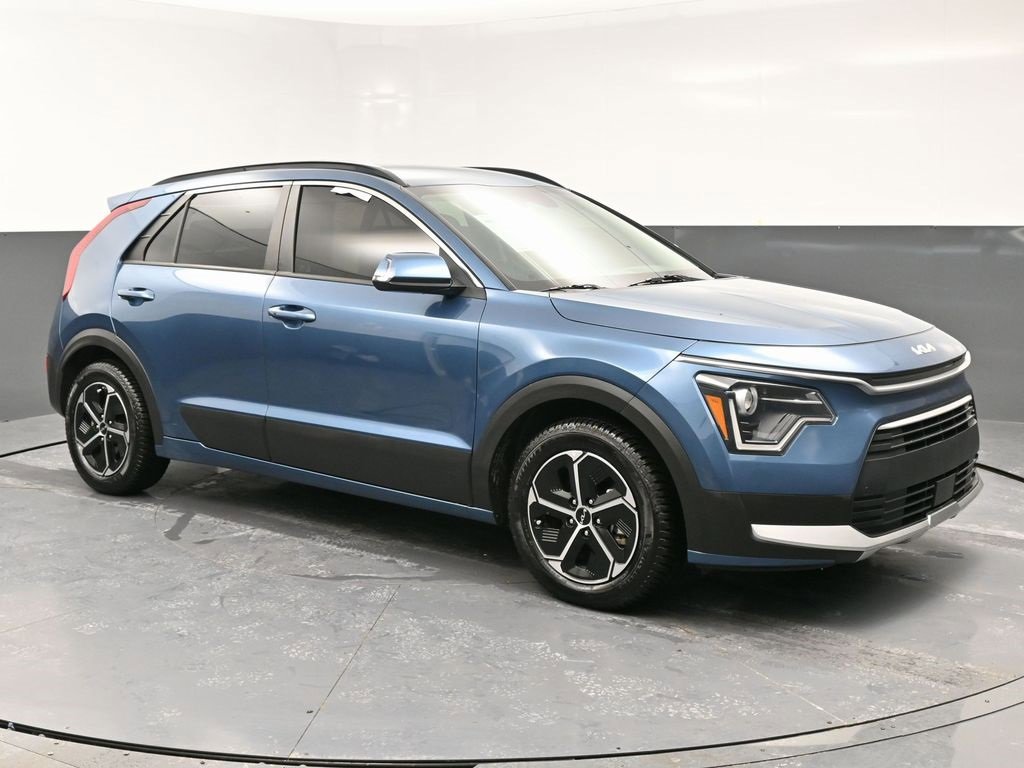 Used 2023 Kia Niro EX image 3