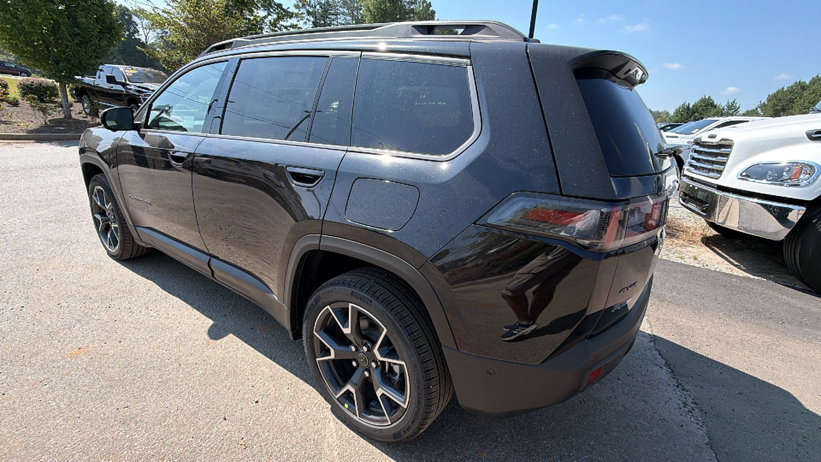 New 2026 Jeep Cherokee Overland w/ Trailer Tow Group AWD/4WD image 10